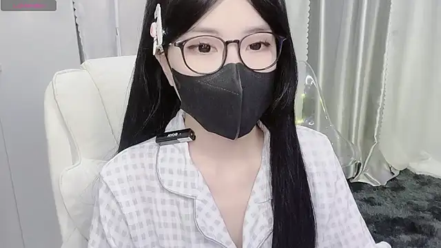Snapshot of Mya_Lee chatting on September 2025 03:07:01 PM Mya Lee online show from September 2025 03:07:01 PM
