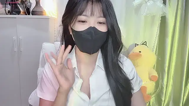 Snapshot of Mya_Lee chatting on February 2025 04:57:01 PM Mya Lee online show from February 2025 04:57:01 PM