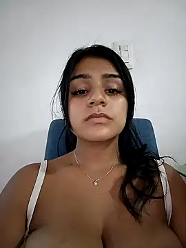 Snapshot of AnnRosse18 chatting on February 2025 11:09:01 PM AnnRosse18 online show from February 2025 11:09:01 PM