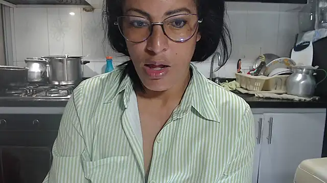 Snapshot of kateleyagrey chatting on November 2025 12:04:02 PM kateleyagrey online show from November 2025 12:04:02 PM