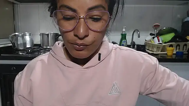 kateleyagrey online show from April 2026 07:59:01 PM