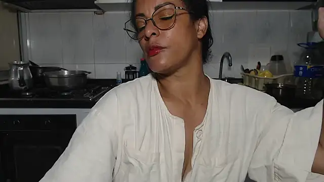 Snapshot of kateleyagrey chatting on December 2025 07:52:02 PM kateleyagrey online show from December 2025 07:52:02 PM