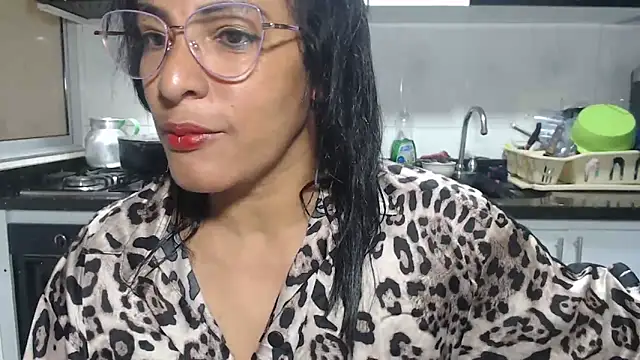 kateleyagrey online show from April 2026 06:33:02 PM