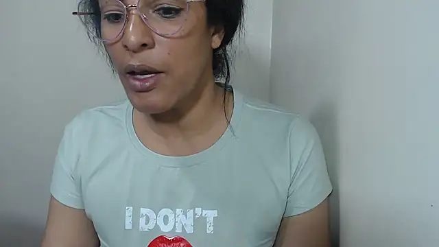 Snapshot of kateleyagrey chatting on June 2026 12:32:02 AM kateleyagrey online show from June 2026 12:32:02 AM
