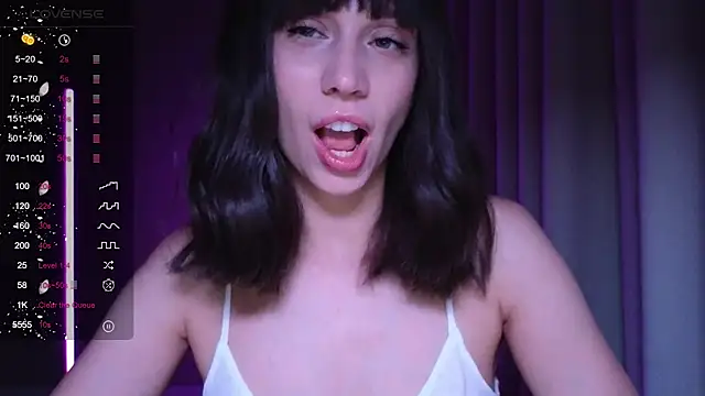 Alice Wonders online show from October 2025 08:21:02 PM