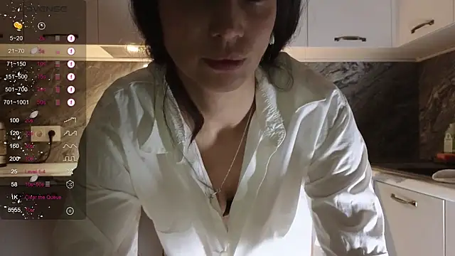 Alice Wonders online show from September 2025 07:40:02 PM