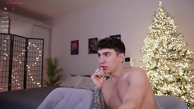 Evan  White  online show from December 2024 03:45:02 PM