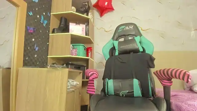 Hot Brunette34 online show from November 2025 05:28:01 PM