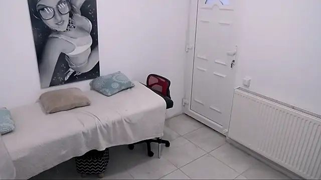 Snapshot of TinaMaay chatting on January 2025 08:02:02 AM TinaMaay online show from January 2025 08:02:02 AM