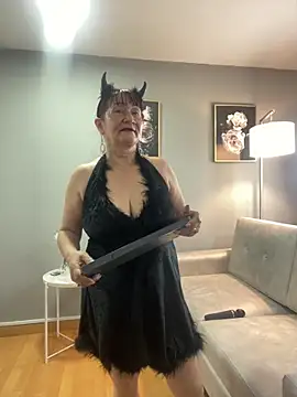Savvanahh online show from October 2025 12:06:02 PM
