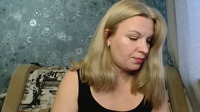 Snapshot of BlondeFox chatting on September 2025 03:35:02 AM BlondeFox online show from September 2025 03:35:02 AM