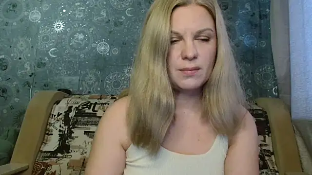 Snapshot of BlondeFox chatting on November 2025 02:50:03 AM BlondeFox online show from November 2025 02:50:03 AM