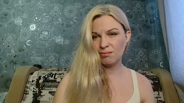 Snapshot of BlondeFox chatting on March 2025 02:08:01 AM BlondeFox online show from March 2025 02:08:01 AM