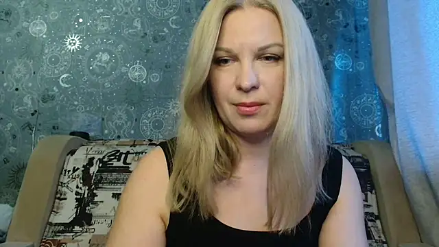 Snapshot of BlondeFox chatting on October 2025 03:16:01 AM BlondeFox online show from October 2025 03:16:01 AM