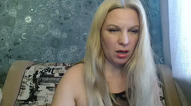 Snapshot of BlondeFox chatting on January 2025 06:45:01 AM BlondeFox online show from January 2025 06:45:01 AM