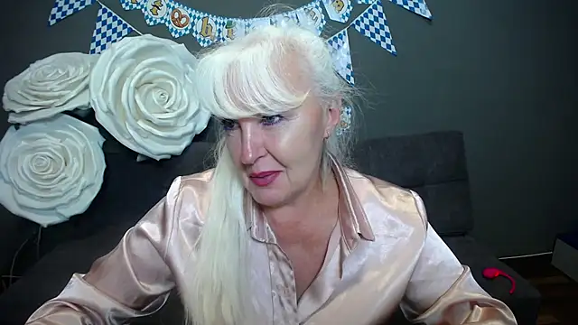 BlondyLeeBest online show from October 2025 06:31:01 PM