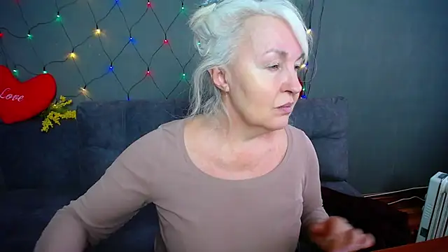 BlondyLeeBest online show from February 2026 01:00:01 PM