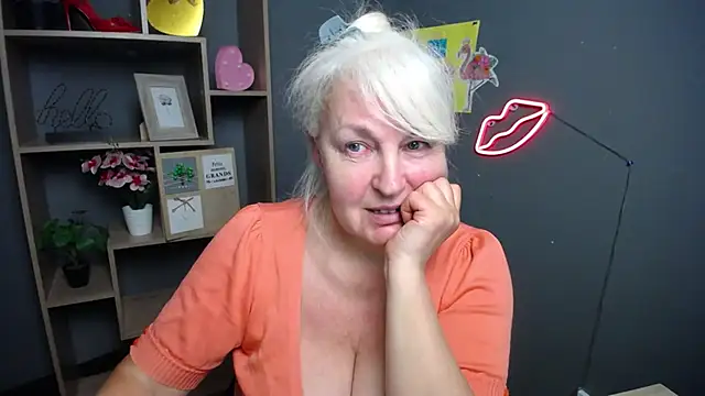 BlondyLeeBest online show from May 2026 06:35:02 PM