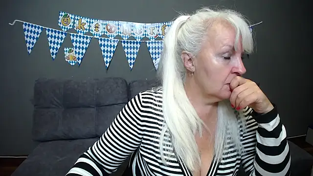 BlondyLeeBest online show from September 2025 06:58:01 PM