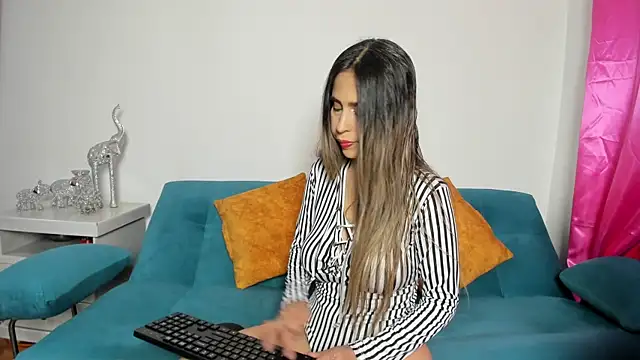 Victoria Jonness online show from December 2025 04:19:01 PM