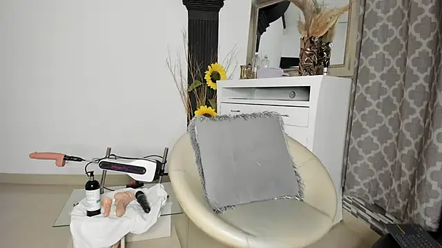 Snapshot of Lissa_Brow chatting on September 2025 02:28:01 AM Lissa Brow online show from September 2025 02:28:01 AM