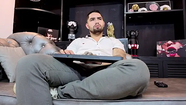 matteosantos online show from November 2025 12:00:02 PM