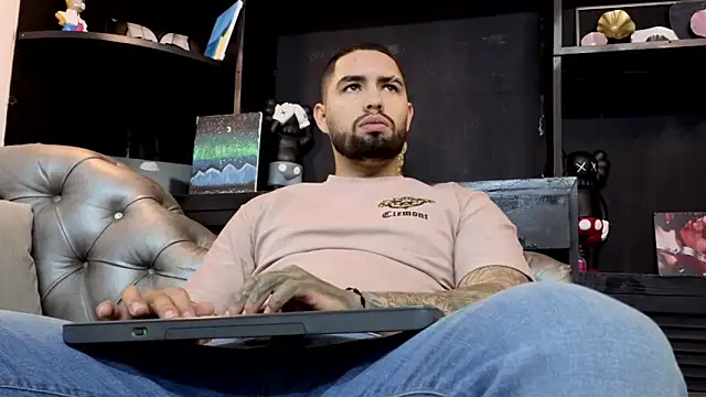 Snapshot of matteosantos chatting on April 2026 11:33:01 AM matteosantos online show from April 2026 11:33:01 AM