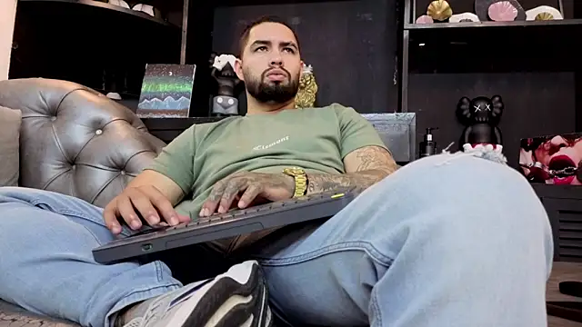 Snapshot of matteosantos chatting on April 2026 12:21:02 PM matteosantos online show from April 2026 12:21:02 PM