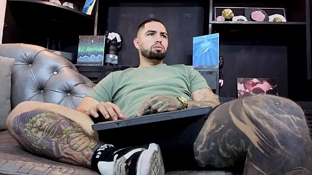 Snapshot of matteosantos chatting on April 2026 12:00:01 PM matteosantos online show from April 2026 12:00:01 PM