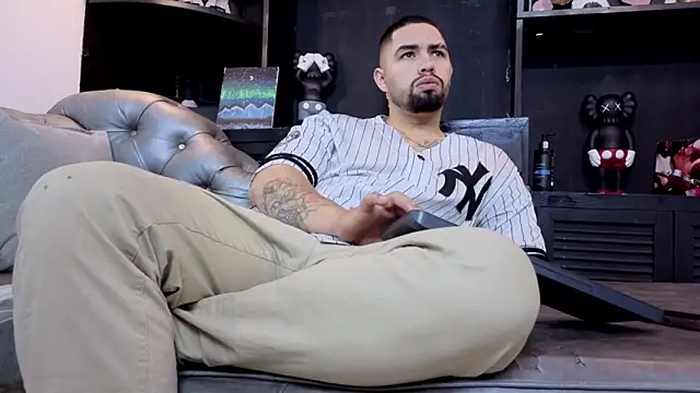 Snapshot of matteosantos chatting on April 2026 12:39:01 PM matteosantos online show from April 2026 12:39:01 PM