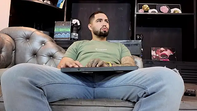 Snapshot of matteosantos chatting on April 2026 12:01:02 PM matteosantos online show from April 2026 12:01:02 PM