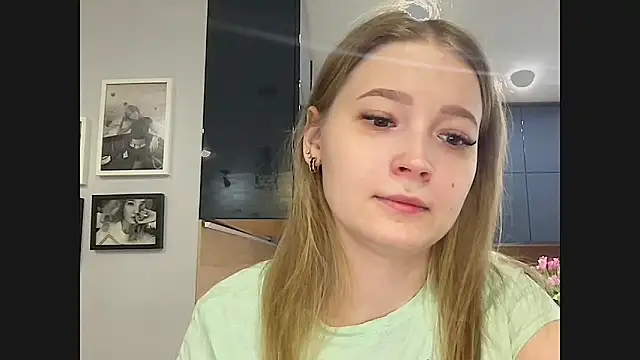 Snapshot of CharmingSarah chatting on March 2025 11:32:01 AM CharmingSarah online show from March 2025 11:32:01 AM