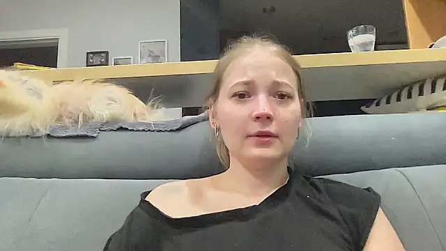 CharmingSarah online show from April 2026 04:41:01 PM