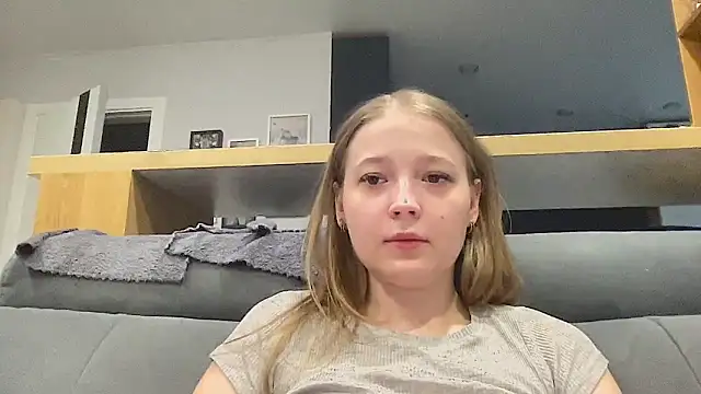 CharmingSarah online show from May 2026 04:35:01 PM