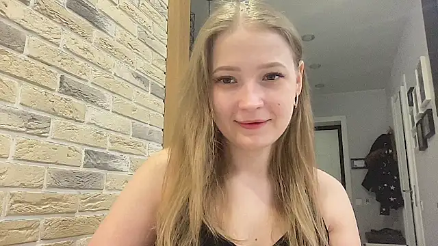 CharmingSarah online show from March 2026 04:38:01 PM