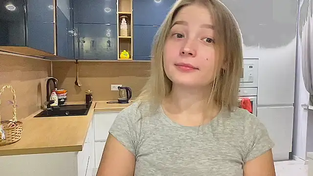 Snapshot of CharmingSarah chatting on September 2025 03:12:02 PM CharmingSarah online show from September 2025 03:12:02 PM