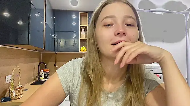 Snapshot of CharmingSarah chatting on September 2025 03:45:01 PM CharmingSarah online show from September 2025 03:45:01 PM