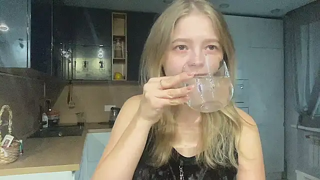 Snapshot of CharmingSarah chatting on September 2025 03:22:01 PM CharmingSarah online show from September 2025 03:22:01 PM