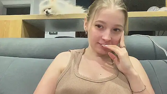 Snapshot of CharmingSarah chatting on January 2025 05:33:02 PM CharmingSarah online show from January 2025 05:33:02 PM