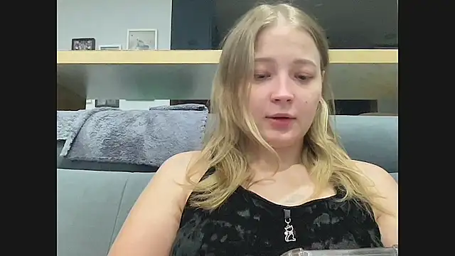 Snapshot of CharmingSarah chatting on October 2025 04:26:02 PM CharmingSarah online show from October 2025 04:26:02 PM