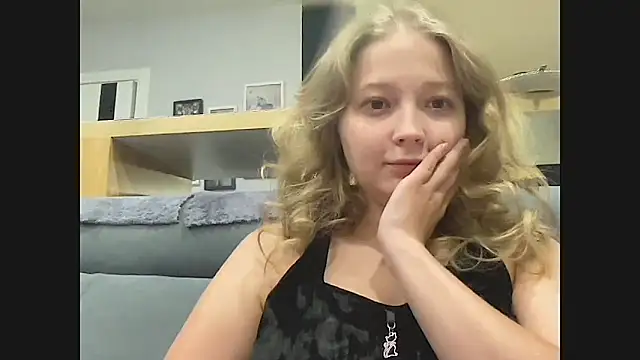 Snapshot of CharmingSarah chatting on September 2025 04:35:02 PM CharmingSarah online show from September 2025 04:35:02 PM