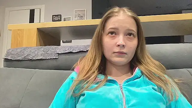 CharmingSarah online show from April 2026 03:53:01 PM