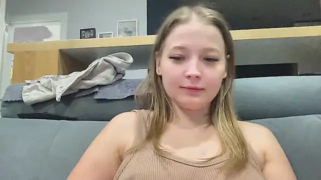 Snapshot of CharmingSarah chatting on October 2025 04:40:02 PM CharmingSarah online show from October 2025 04:40:02 PM