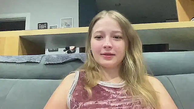 Snapshot of CharmingSarah chatting on November 2025 05:39:02 PM CharmingSarah online show from November 2025 05:39:02 PM