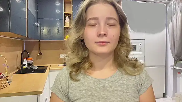 Snapshot of CharmingSarah chatting on September 2025 03:29:01 PM CharmingSarah online show from September 2025 03:29:01 PM