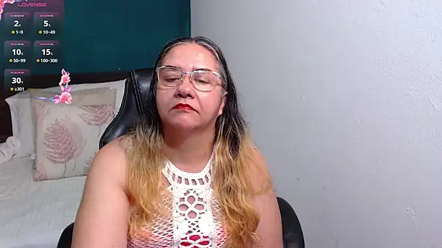Snapshot of scaelettdubois chatting on October 2025 03:09:01 AM scaelettdubois online show from October 2025 03:09:01 AM