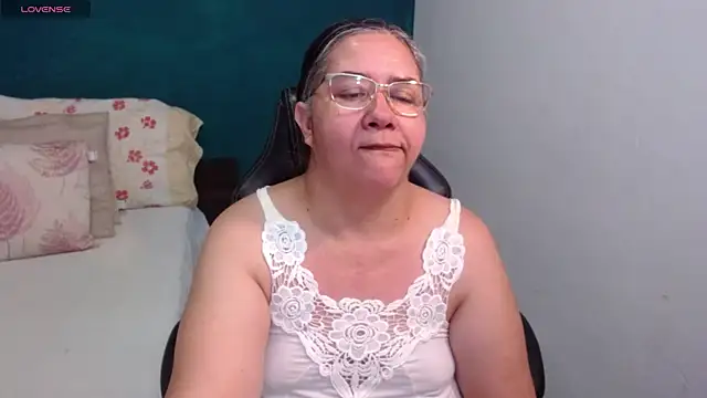 scaelettdubois online show from April 2026 02:18:01 AM