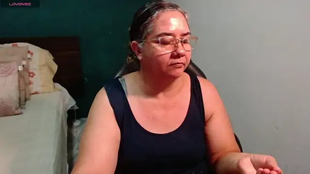 Snapshot of scaelettdubois chatting on June 2026 03:23:02 AM scaelettdubois online show from June 2026 03:23:02 AM