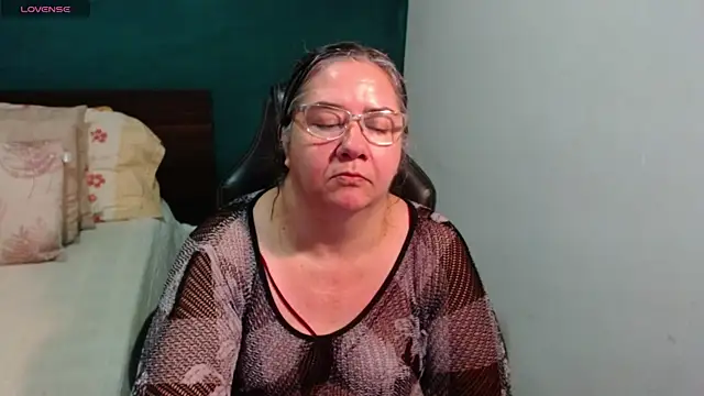 Snapshot of scaelettdubois chatting on June 2026 09:15:02 AM scaelettdubois online show from June 2026 09:15:02 AM