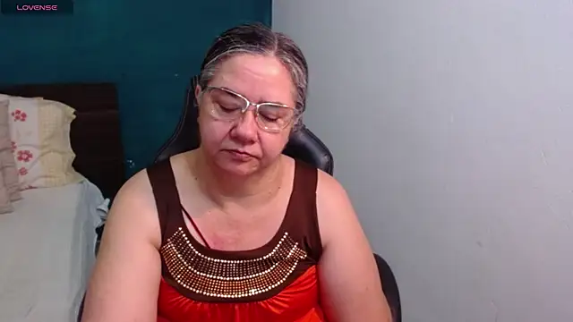 Snapshot of scaelettdubois chatting on June 2026 10:04:01 PM scaelettdubois online show from June 2026 10:04:01 PM